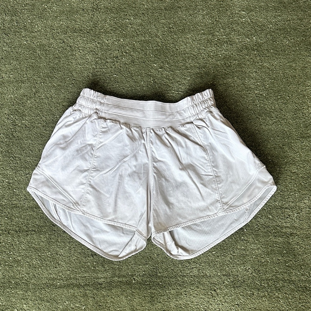 Lululemon Hotty Hot 4” lined Shorts Size 4 in white